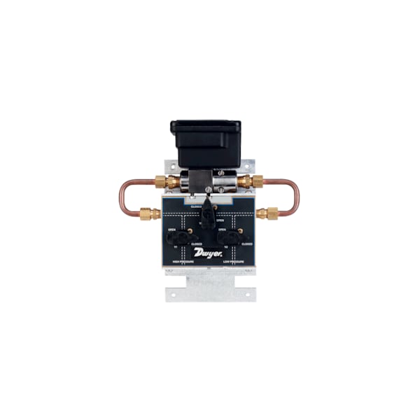 Wet/wet differential pressure transmitter with 3-valve manifold assembly, range 0-100 psid